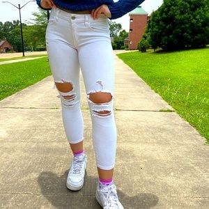 White American Eagle Size 4 Super Stretch Jeggings